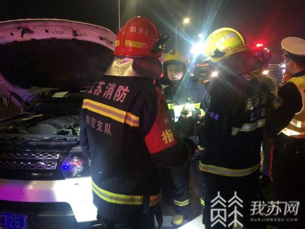 車里出現(xiàn)汽油味代表什么？**石化：危險、靠邊停車-什么是汽車自燃