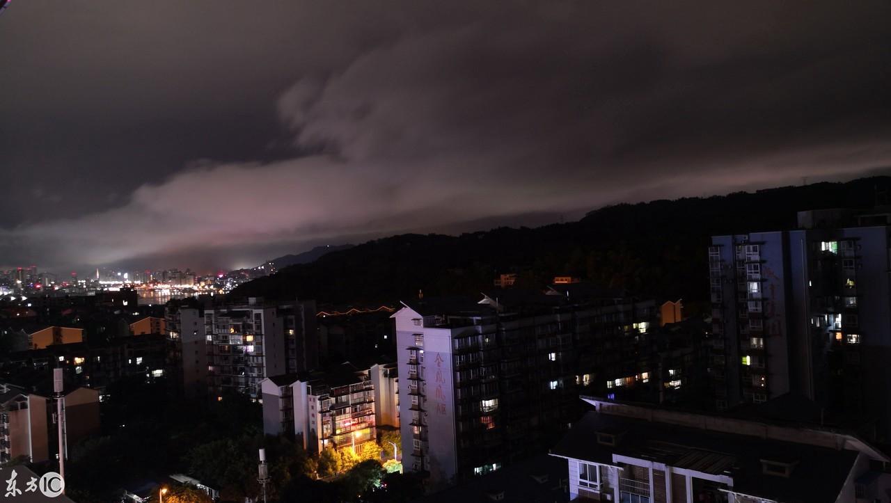 夜幕降臨，聆聽黑夜的腳步聲，發(fā)現(xiàn)黑夜那讓人無法自拔的美……