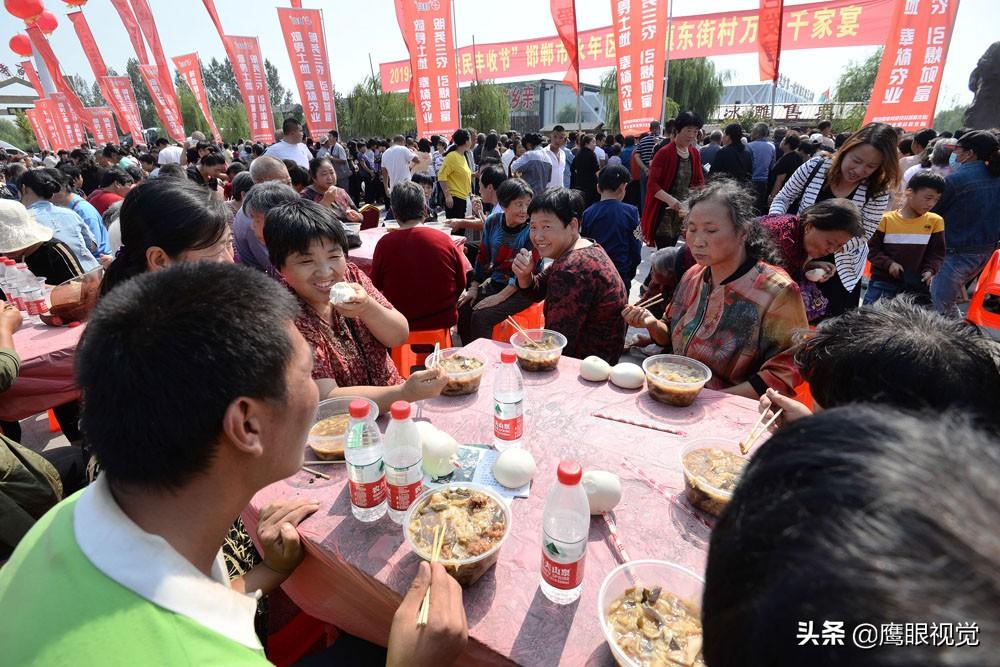 “土豪”盛宴？1200斤豬肉等食材燉出的大鍋菜，近萬名群眾免費(fèi)吃